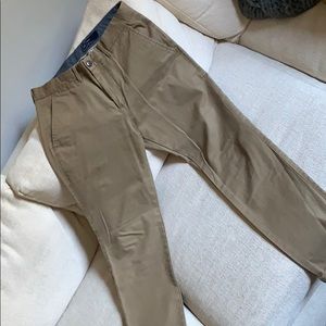 Men’s GAP skinny khakis.